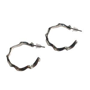 Wavy Textured Silver Tone Hoop Earrings Lightweight Fashion Gift Retro 1" Mom